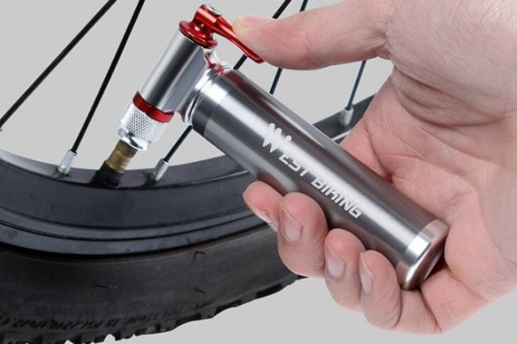 Bơm xe đạp khí trơ có tốc độ bơm nhanh, giúp giảm trọng lượng xe, cho khả năng di chuyển nhanh hơn