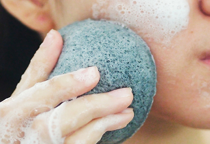 Bông rửa mặt làm sạch sâu lỗ chân lông