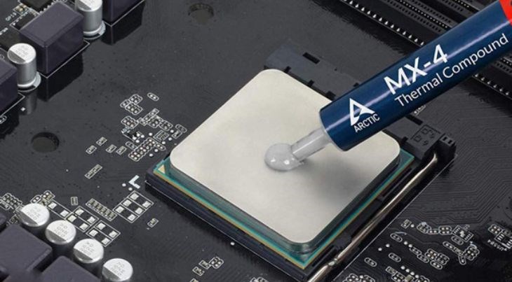 Khi keo tản nhiệt được đặt đúng cách, nó làm cho mặt tiếp xúc giữa CPU và tản nhiệt trở nên mượt mà hơn, tạo điều kiện tốt để nhiệt độ từ CPU được truyền đi