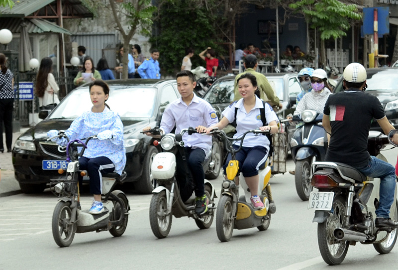 Xe đạp điện trang bị ắc quy có thể chạy trung bình 25 - 40km/lần sạc