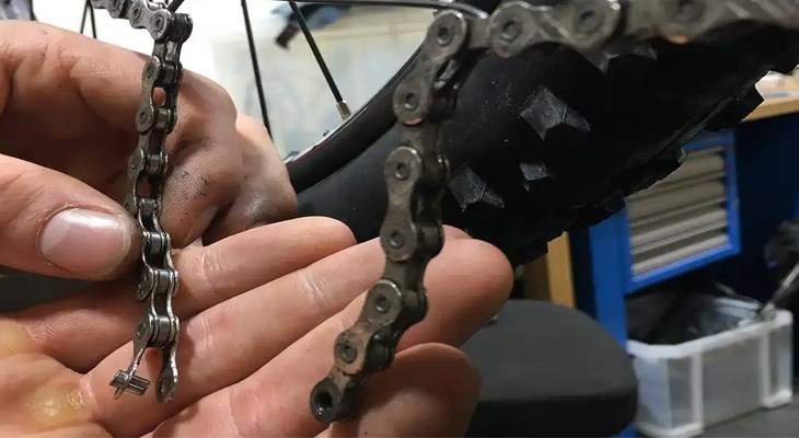 Dây xích bị đứt là do bị mòn sau thời gian sử dụng quá lâu