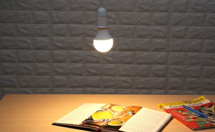 Bóng Led Comet ánh sáng vàng CB01F0053 có  tuổi thọ đèn cao lên đến 25.000 giờ