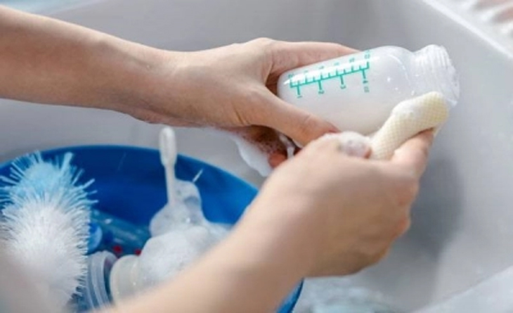 Nước rửa bình sữa phù hợp nhất là sản phẩm được sản xuất từ thành phần có nguồn gốc tự nhiên