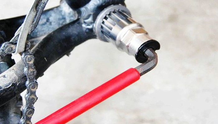 Tháo trục bằng bộ lục giác