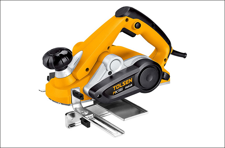 Máy bào Tolsen 79535 900W có thiết kế chắc chắn, màu vàng đen bắt mắt, dễ vệ sinh