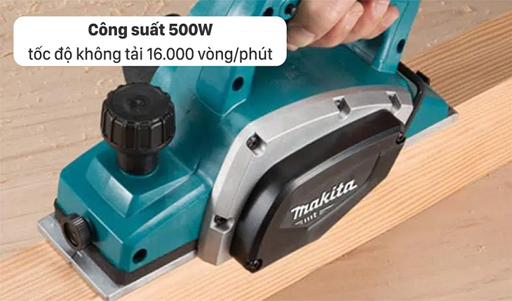 Máy bào gỗ Makita M1902B 500W sở hữu công suất 500W mạnh mẽ cùng tốc độ không tải 16.000 vòng/phút
