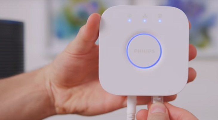 kết nối hue bridge với bộ định tuyến thông qua cáp Ethernet