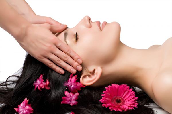Chăm chút cho việc gội đầu và dùng dầu xả thích hợp