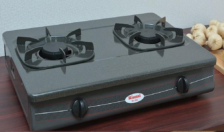 Mặt bếp ga Rinnai chính hãng làm từ thép tráng men có độ bền cao, khả năng chịu nhiệt và chịu lực hiệu quả