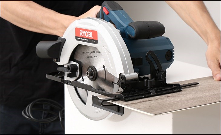 Máy cưa đĩa Ryobi W-1850 1500W đến từ thương hiệu Nhật Bản, rất được ưa chuộng trên thị trường với động cơ máy bền bỉ