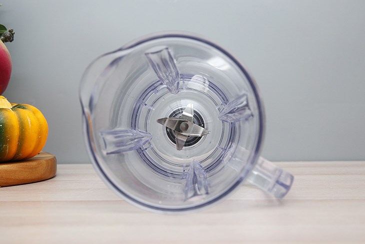 Máy xay sinh tố Panasonic MX-EX1001WRA - 1 cối có kích thước vừa phải, phù hợp để xay nhuyễn nhiều loại nguyên liệu như rau củ, trái cây,...
