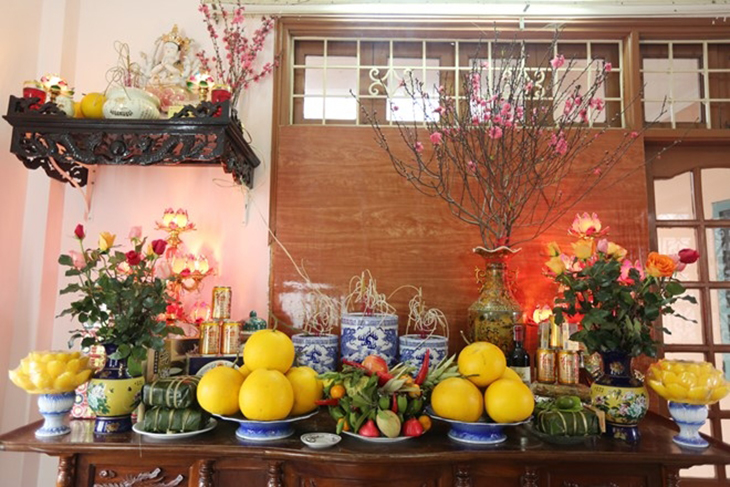 Chuẩn bị mâm cúng giao thừa trong nhà