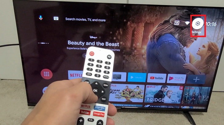 Vào mục Cài đặt trên giao điện Google TV