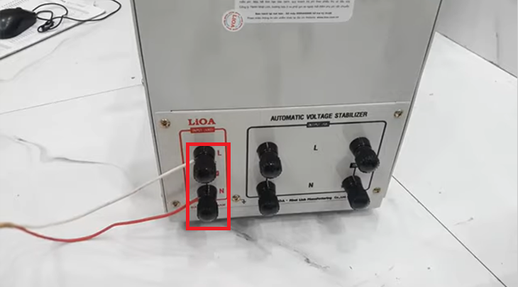 Nối dây công tơ tổng với hai đầu INPUT