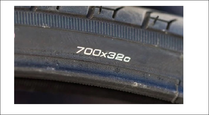 Lốp xe 700 x 32C có độ dài đường kính ngoài là 700mm, chiều rộng là 32mm