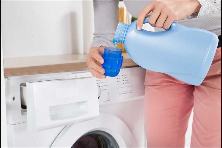 Hạn chế dùng quá nhiều hoặc quá ít nước xả