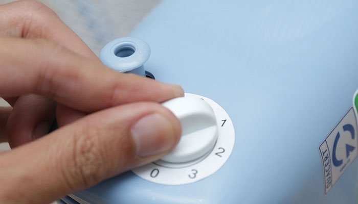 Người dùng chỉ nên để quạt ở mức nhỏ hoặc vừa vào những ngày oi bức để bảo vệ sức khỏe cho trẻ