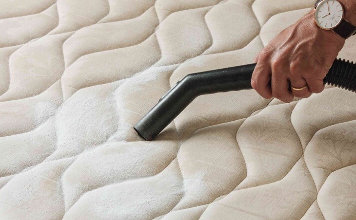 Không sử dụng máy hút bụi khi nệm topper bị ướt
