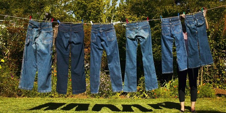 Hãy lấy quần ra phơi ngay để tránh tối đa khả năng nhăn quần jeans