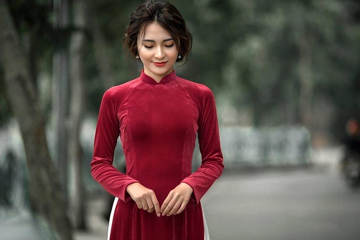 Áo dài bằng vải nhung không được dùng máy giặt, bởi vì sợi nhung không chịu được cọ xát