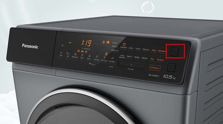 Nhấn phím Power/On để mở nguồn trên máy giặt Panasonic Inverter 10.5 Kg NA-V105FC1LV
