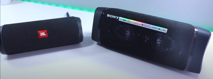 Khởi động 2 loa, đảm bảo Bluetooth được bật