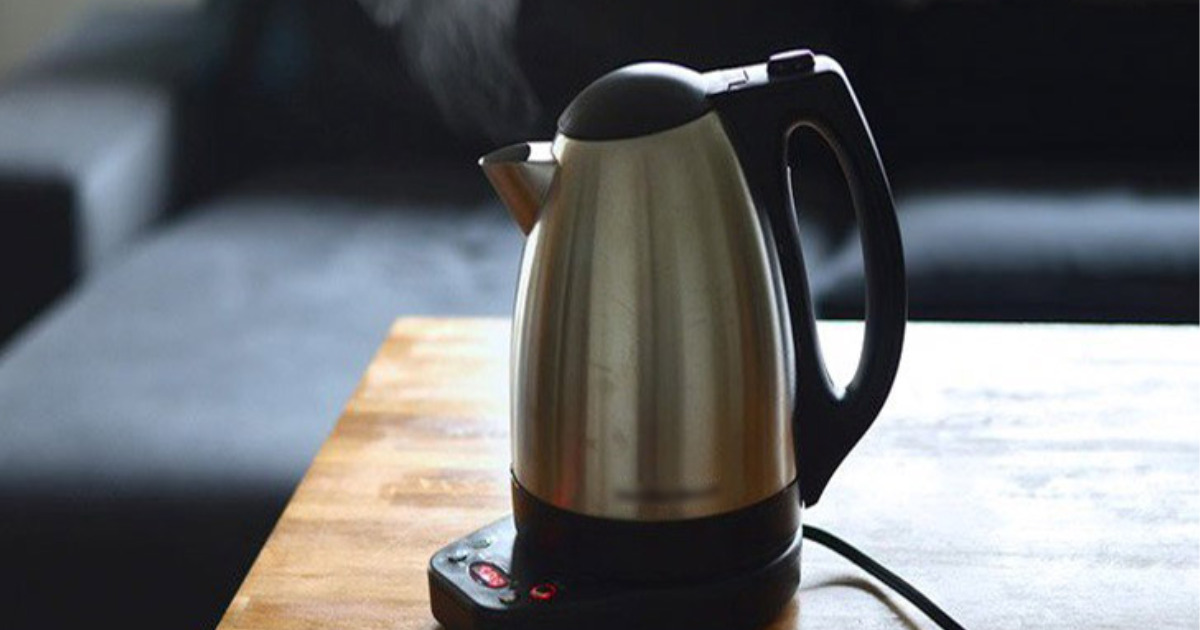 Đun nước liên tục có thể gây ra tình trạng bình siêu tốc không vào điện
