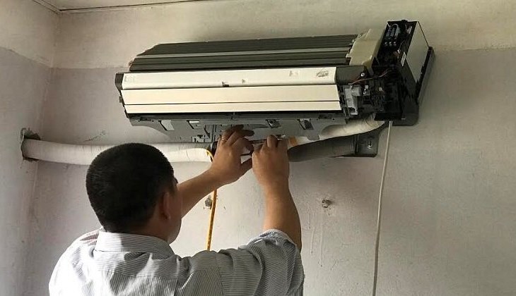 Kiểm tra quạt dàn lạnh điều hòa để thử xem quạt có quay hay không