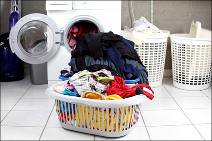 Quần áo trong lồng giặt không đều hoặc bị quá tải