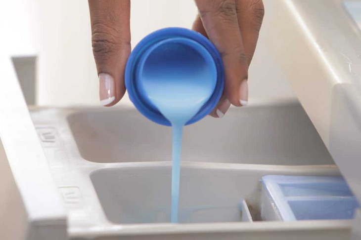 Hộp chứa nước xả vải bị tắc nghẽn