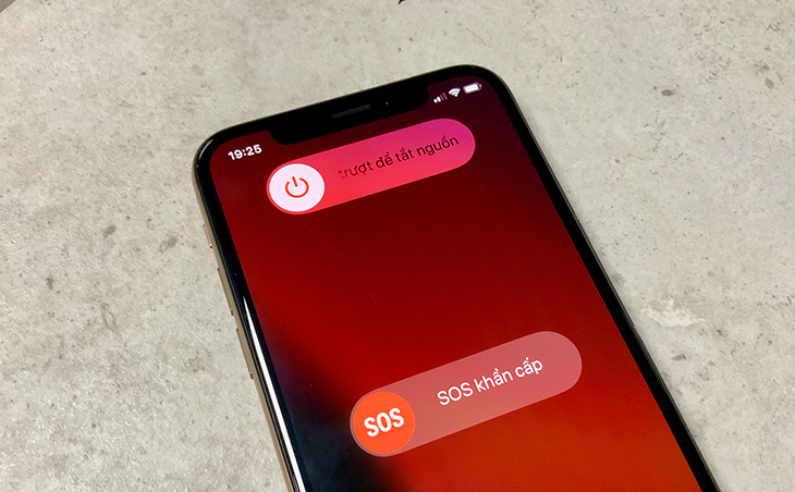 Khởi động lại iPhone