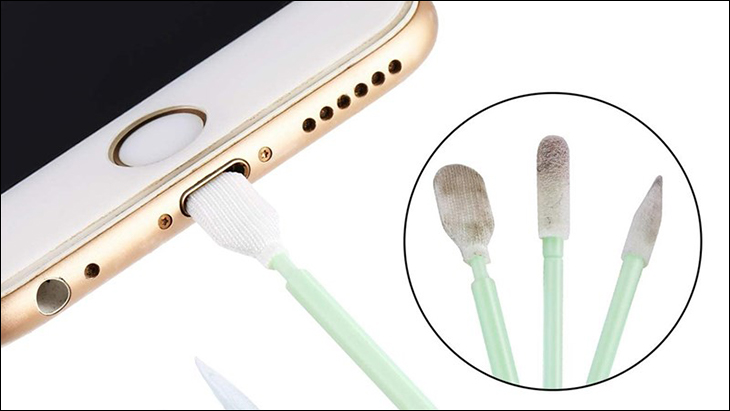 Vệ sinh cổng kết nối của iPhone