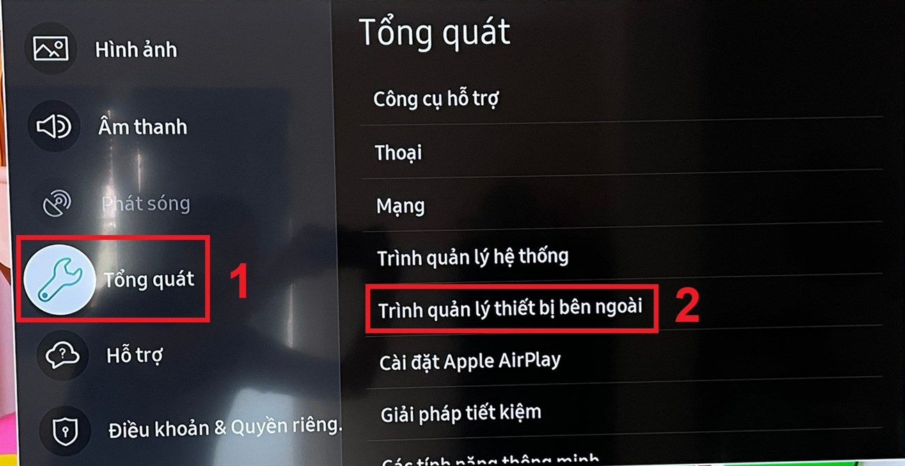 Bước 1: Nhấn nút Home trên remote > Chọn Cài đặt trên màn hình.  Nhấn nút Home trên remote > Chọn Cài đặt trên màn hình.
