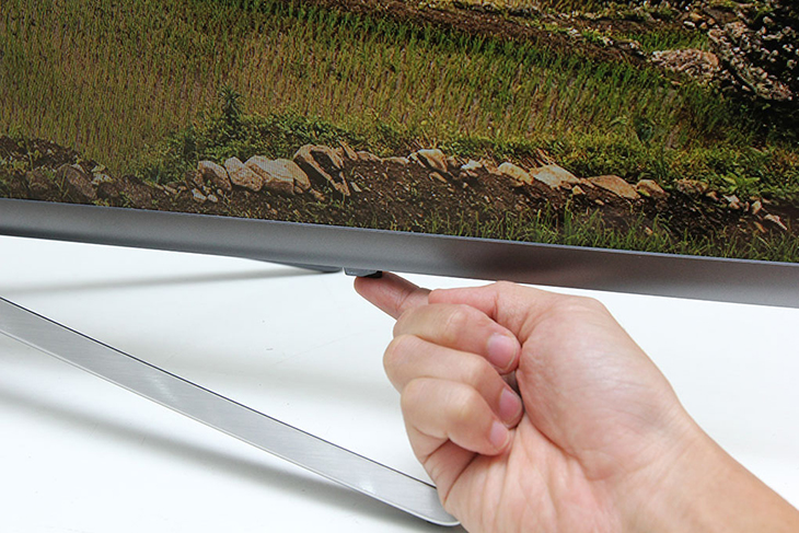 Chuyển kênh bằng cách nhấn nút trên tv