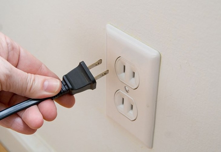 Tắt máy giặt và rút nguồn điện để đảm bảo an toàn sử dụng