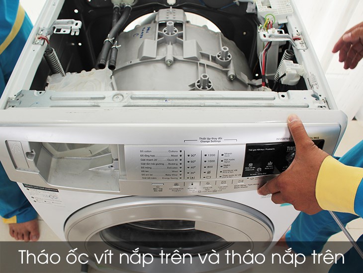 Tháo vỏ máy giặt để kiểm tra các đường dây kết nối giữa bo mạch hiển thị và bo công suất
