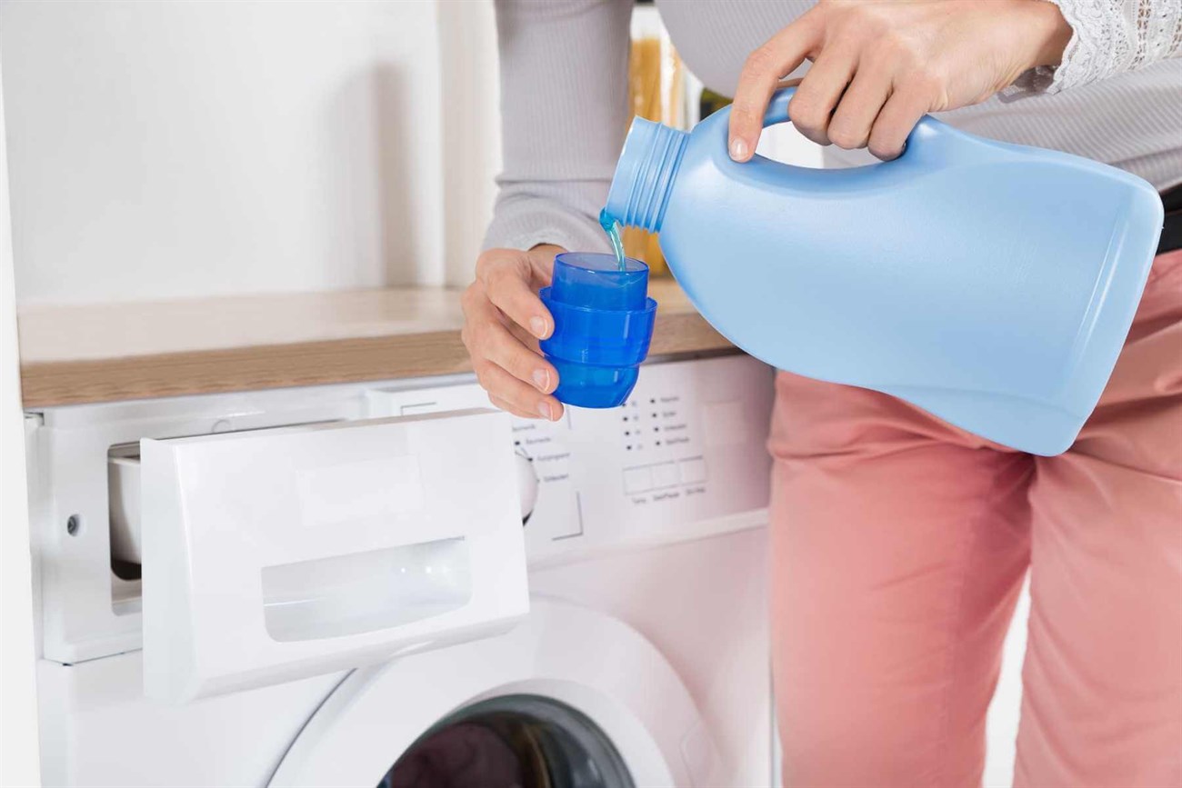Sử dụng đúng lượng bột giặt, nước xả và quần áo theo hướng dẫn của hãng