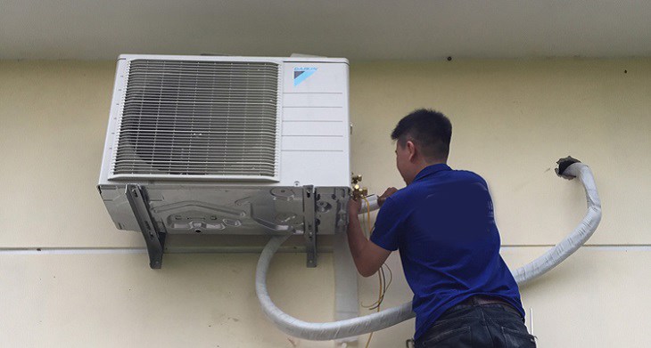 Đối với ống thoát nước của máy lạnh, bạn cần được lắp đặt đúng kỹ thuật, không nên uốn cong hoặc làm ống thoát nước nghiêng quá nhiều