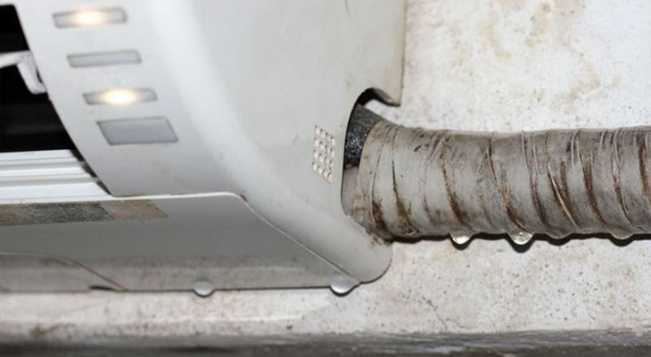 Việc lắp đặt sai kỹ thuật như lắp đặt ống thoát nước không có độ nghiêng đủ lớn khiến nước không thể nào thoát ra