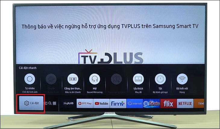 Vào phần Cài đặt trên tivi.