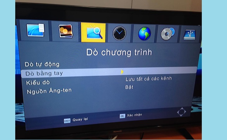 Chọn Menu > Chọn dò bằng tay hoặc dò kênh tự động.
