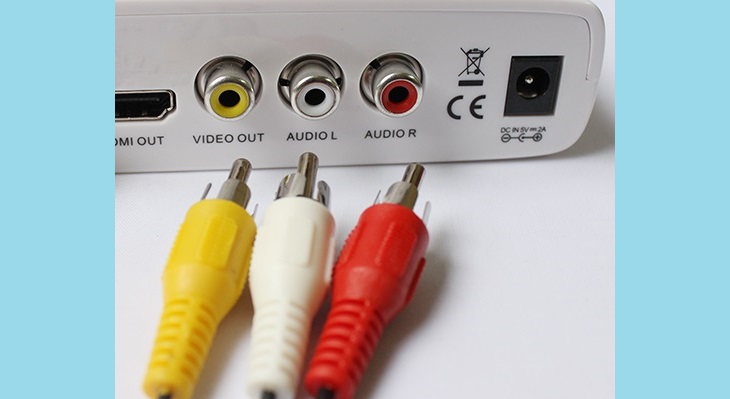 Đối với tivi có cổng AV, bạn nên cắm đúng màu sắc dây cắm với đầu kết nối.