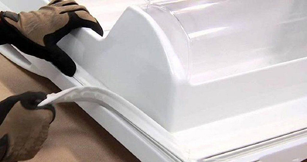 Hỏng gioăng hoặc đệm cao su của cửa tủ