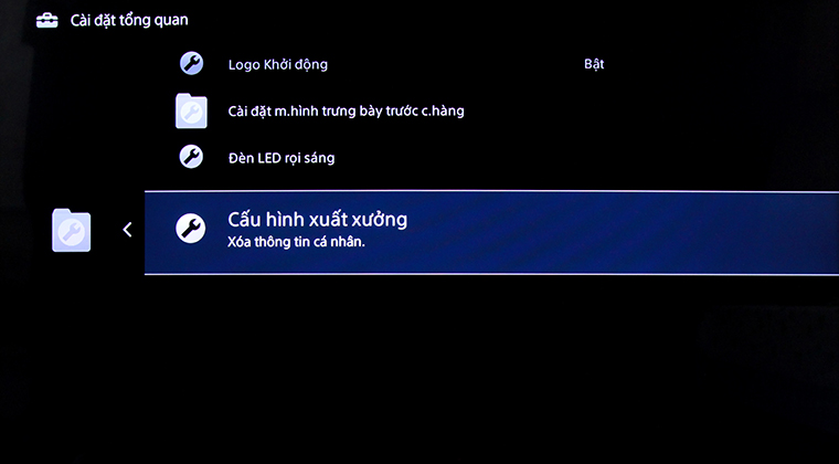 Trong “Cài đặt tổng quan”, bạn tiếp tục chọn “Cấu hình xuất xưởng”