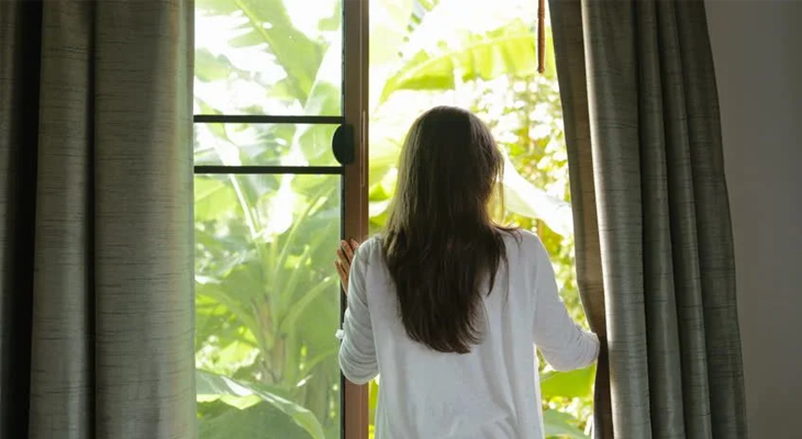 thường xuyên mở cửa thông thoáng