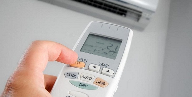 Bật điều hòa, chỉnh ở nhiệt độ lạnh nhất để máy hoạt động ổn định.