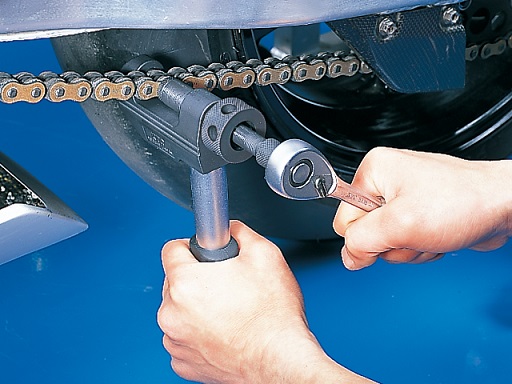 Cần chuẩn bị các dụng cụ chuyên dụng để kiểm tra xích xe đạp tại nhà