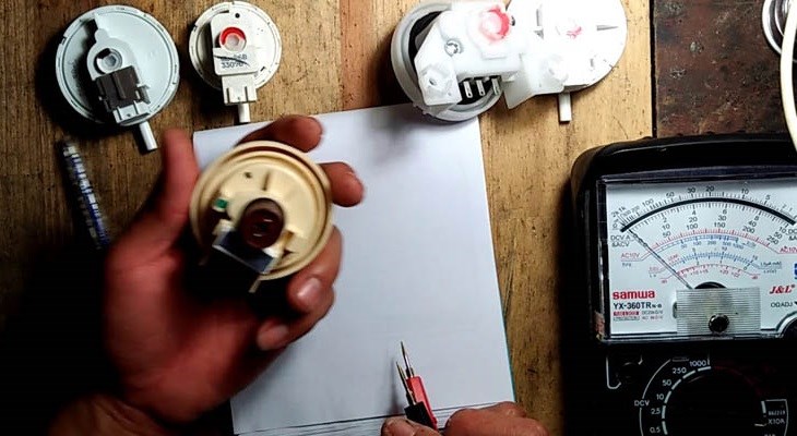 chỉnh đồng hồ về thang đo Ohm x 1