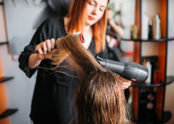Sấy khô phần chân tóc trước