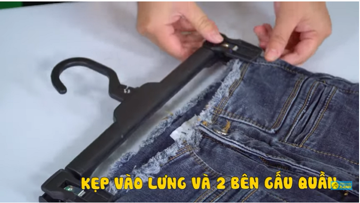 Kẹp quần jean lên móc